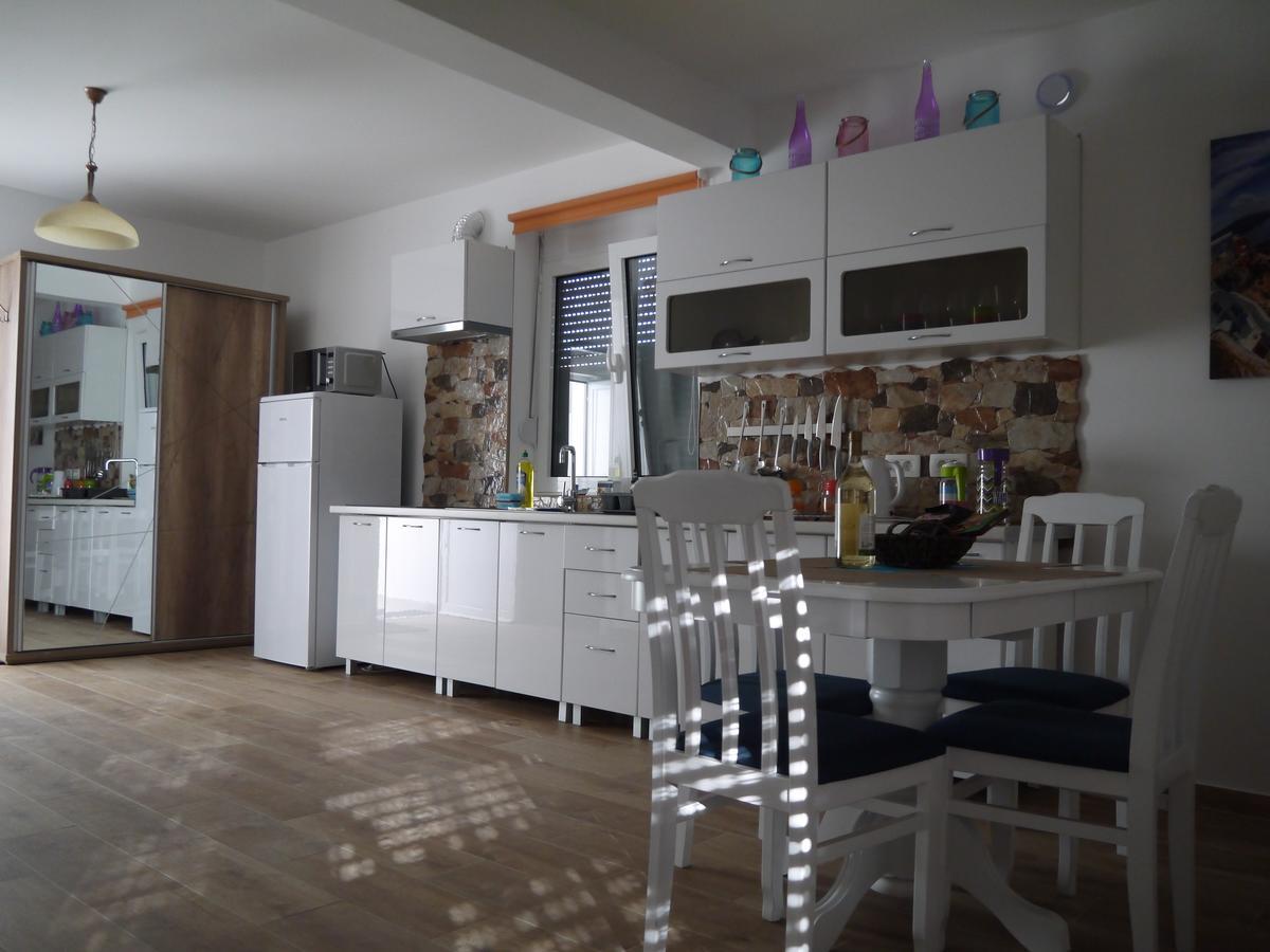 Crystalsky Appartement Dobra Voda Buitenkant foto